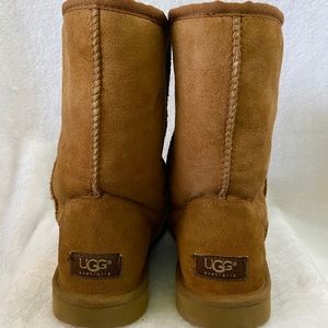 UGG Classic Short Chestnut Boots Size 9